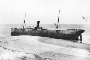На самом деле тема безумно интетрсная, даже судя по фото. Вот например:

The stranding and loss of the British steamship "SKIDBY," of West Hartlepool, on or near Sable Island, North America, on or about the 31st day of January, 1905. 

Корабль сел на мель и был буквально разбит волнами в течение нескольких дней