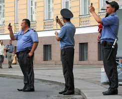 Помог бы лучше, чем снимать... жук в беде был((((