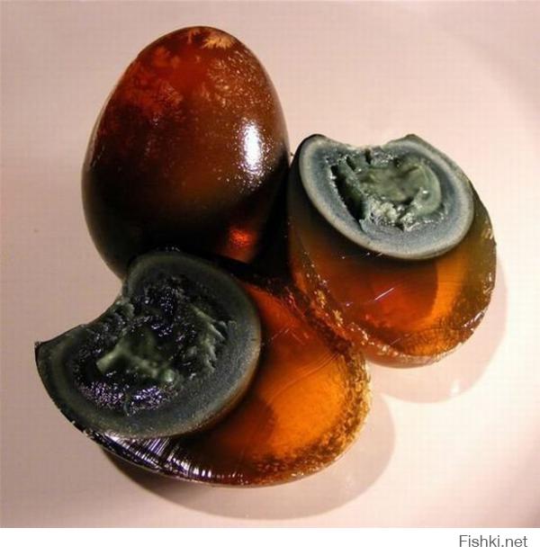 В Китае есть деликатес, который называется сунхуадань. По сути он представляет собой тухлые утиные яйца. Не каждый турист осмеливается его попробовать