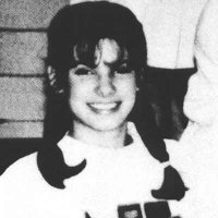 На Сандру Баллок похоже.