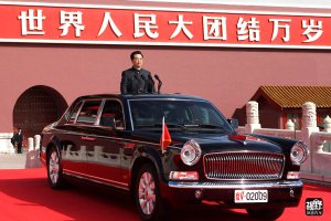 "Китайцы в честь парада Великой Отечественной Войны создали свой "ГАЗ"" постараюсь разложить по полочкам.
1. вот этот FAW HongQi спроектирован в 2009 году. Для себя. Для своего парада независимости
2. китайцам глубоко наплевать на ВОВ, у них самих с 20-е по 50-е была непрекращающияся бойня с японцами, а потом друг с другом.
3. "Китай и КПК самодостаточны в первую очередь, покупать членовозы для первых лиц страны у каких-то беложопых варваров - это жуткий отстой. Сами сделаем, именно так как завещали маркс энгельс и ленин" - примерно так думали функционеры КПК и Мао Цзедун. Думаю с тех пор ничего не изменилось.

p.s. на фото ху цзиньтао 2009 год.