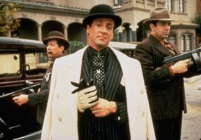 одна из лучших ролей Сталоне - Анджело Проволоне , фильм "Оскар"