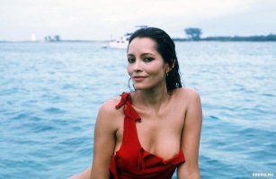 "Никогда не говори никогда" - 
Ким Бесингер и Барбара Каррера