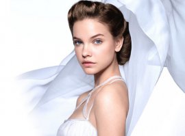 Там, где написано про Барбару Палвин разве она? По-моему, это Кара Делевинь. Или они так страшно похожи?