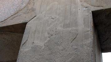 Вот Вам интересный снимочек... к вопросу о досках. Это гранитный храм у Сфинкса.