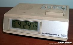 Советские настольные электронные часы:)