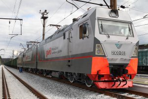 А с появлением этого электровоза можно ракету возить "не палясь" тремя тепловозами.