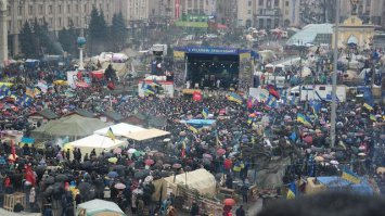 Так выглядит 5000, а не те жалкие крохи, которые ошивались на Майдане большую часть времени.

Для сравнения: