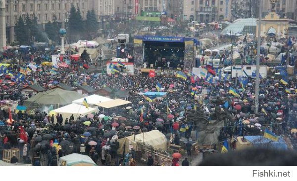 Так выглядит 5000, а не те жалкие крохи, которые ошивались на Майдане большую часть времени.

Для сравнения: