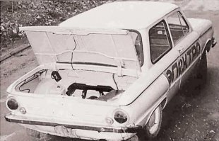 Собранный вручную электромобиль с трансмиссией от запорожца 