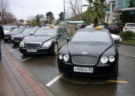 Город Сочи, улица Роз. Всегда там стоят. Хозяина Бентли знаю лично! )))