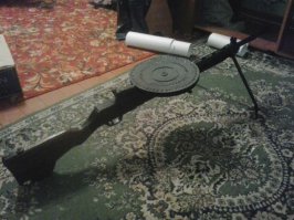 творческий беспорядок! вам этого не понять. насчет ковра, он кочует вместе со мной!