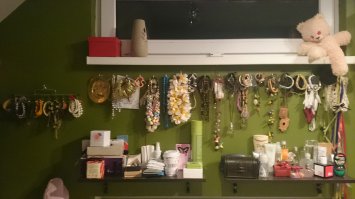 У нас вот так, тоже удобно)))