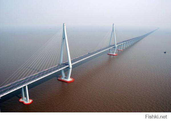 Они просто думают как на мост длиной 4,5 километров можно потратить почти 6 000 000 миллиардов баксов.
Для сравнения Мост через залив Ханчжоувань, залив с ненадежным дном и рассчитан он на землетрясение 8 баллов. Общая длина 35,5 километров потрачено  11,8 млрд юаней, около 1,4 млрд долларов США