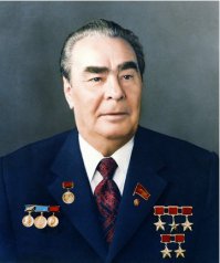 Даже генсек скромно 5 звездочек носил, а тут 7 сразу!