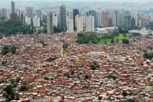 Автор для приличия хоть бы посмотрел как трущобы выглядят.