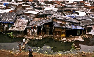 Автор для приличия хоть бы посмотрел как трущобы выглядят.