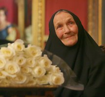 Очередное подтверждение тезису, что б.л.я.ди с возрастом не меняются. Шарпей с Лореаль на роже-антитеза мудрости старости.