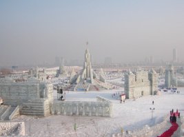 тема не раскрыта полностью...
был там пару лет назад...в ледяном городе...
фотки правда плохие...мороз был за 30 градусов...всё нафиг замёрзло...