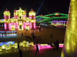 тема не раскрыта полностью...
был там пару лет назад...в ледяном городе...
фотки правда плохие...мороз был за 30 градусов...всё нафиг замёрзло...