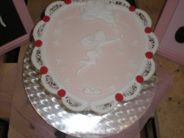 Тортик,который с карапузом делала очень давно, у меня тогда даже насадок не было ви добили, как сейчас. Там по моему только 2 насадки использовала...