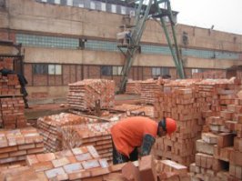 а где то неподалеку идет разгрузка...