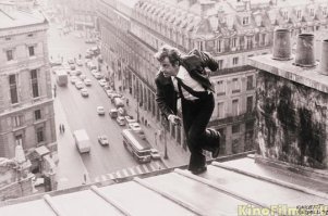 Страх над городом. 1975 г. Бельмондо все трюки делал сам.