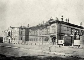 Гостиница Россия (здание то же самое, деревянное, просто оштукатуренное)