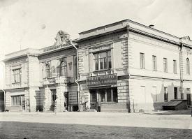 Пушкинский театр так и остался Пушкинским театром, но фасад немного поменялся (фото до реставрации, сейчас реставрируется).