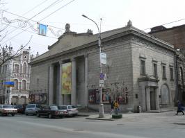 Пушкинский театр так и остался Пушкинским театром, но фасад немного поменялся (фото до реставрации, сейчас реставрируется).