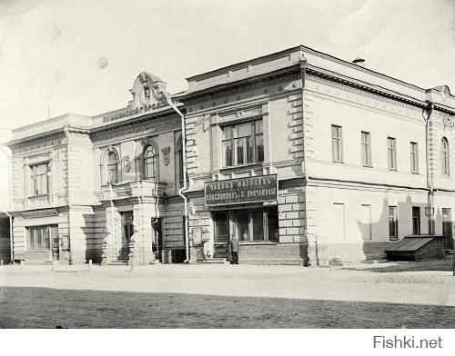 Пушкинский театр так и остался Пушкинским театром, но фасад немного поменялся (фото до реставрации, сейчас реставрируется).