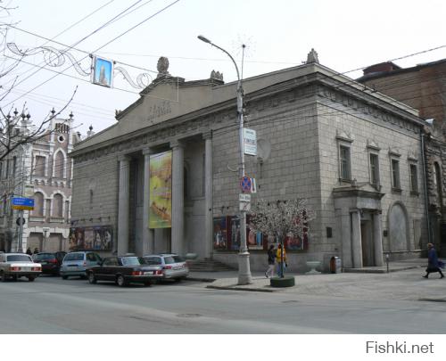 Пушкинский театр так и остался Пушкинским театром, но фасад немного поменялся (фото до реставрации, сейчас реставрируется).