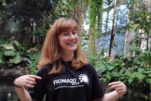 Чё-т мне кажется, это не она, хотя ракурс, может быть. Вот на этих фото точно она.