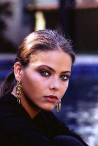 На некоторых снимках похожа на Орнеллу Мути (Ornella Muti)