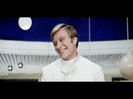 Толстушка превращается... превращается толстушка... в...
Простите, маленькая, техническая неувязка..