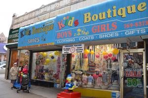 на первом фото Брайтон, чуть дальше универмага Санкт-Петербург, а на втором Бруклинский мост и на заднем плане Манхэттен.И да, пирожки на Брайтоне очень вкусные, а в ресторанах американский сервис на русском языке и очень вкусно!