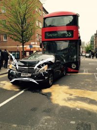 у мерседеса после аварии такое злобное вырождение лица)