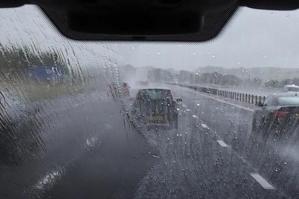 Зачем с датчиком дождя так усложнять? Я думал там банально 2 контакта от влаги замыкаются и датчик срабатывает.