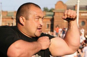 Вот Человечище!!!  Из Челябинска- Эльбрус Нигматуллин «Самый сильный человек планеты» 2005 года: