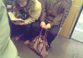 Модные люди в метро