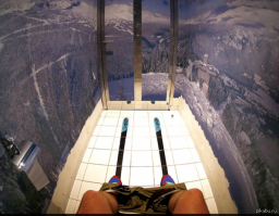 Не на лыжах, дак на авто убьётся((