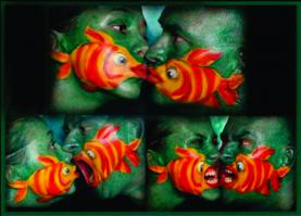 Потрясающий креативной макияж с улыбкой