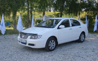 если без икса на боку, похож на LIFAN SOLANO (или Geely Emgrand), которые собирают у нас в регионе