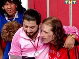 не я а тренер наверное, за одну ысясю ублей, ОДНУ ытясю! ;)
Эксклюзивное фото с переговоров о продаже: