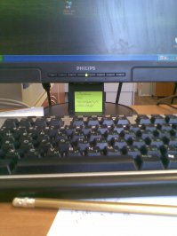 Не верь трудолюбивому админу, ибо только лень заставит его настроить систему, раз и надолго!
Ну и немного из собственной практики.
В общем работал в одной конторе человек 20 персонала (2003й год. Филиал. Голова в Москве) по внутреннему положению смена паролей на компах сотрудников, раз в месяц, я упросил сделать поблажку раз в три месяца (разрешили). Схема такая пароли в конвертах и под роспись. Зная весь свой персонал, на одной из планерок дал задание каждому придумать пароль (без Д.Р. кличек итд итп) Похрену, как об стенку горох. Ладно в общем делаю стопку конвертиков, с заветными бумажками и инструкцией "съесть бумажку после прочтения." Особо ответственные спросили, "Чё правда есть?"
Ну в общем раздал под роспись. На следующий день пришел пораньше на работу и специально пошел по кабинетам... Что вы думаете? Правельно у доброй половины "юзеров" бумажки лежали под клавиатурой, у остальных в верхних ящиках стола.  Не долго думая собираю все бумажки и предупредив директора ухожу в подполье. Соответственно с утра почти никто "не вошел в систему".
Подполья хватило на 30-40 минут, директор позвонил сказал выходи на свет Божий.
Собрав всех и сказав, что я о них думаю, выдал бумажки назад, сказав, что теперь буду менять пароли, "как положено по уставу".

во и фотку нашел, но это уже с другой конторы (2009й год). 
Комп в бухгалтерии, когда увидел... просто завис...
фотал для истории...