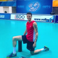 О! Там где рука с деревом - это Мерью Андерсон. Волейболист сборной США и Казанского Зенита