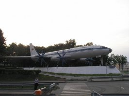 Аэропорт "Домодедово"
Ту-114. Уничтожен в августе 2006г.