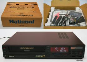 А у меня  примерно вот такое чудо было .  Это был 87 год .  Было это запредельно . Мне запрещали рассказывать что у меня есть видак .  Один хрен набивалось человек по 20 в комнате . Кассет было всего 20 . 5 из них пустые.Остальное было затерто до дыр.   Сие чудо было привезено из загран командировки отцом . ( Наша  СССРия  помогала учиться летать  арабам на наших -же самолетах ).