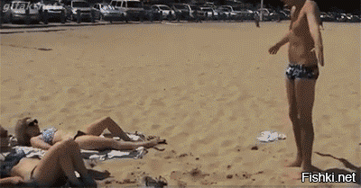 Новый способ знакомства с девушками на пляже.