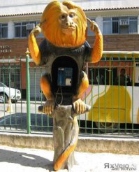 Необычные телефонные будки